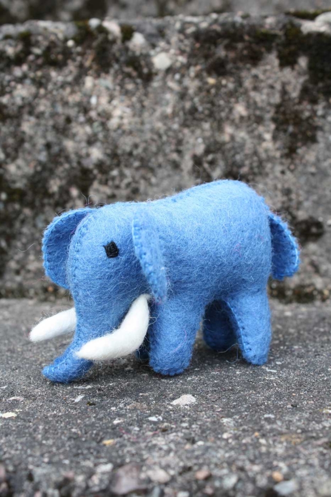 kleiner gefilzter ELEFANT | Blau – Bild 4