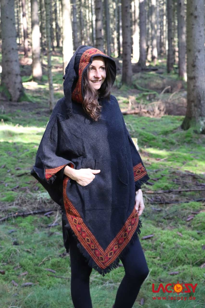 Warmer Poncho MARA Zipfelkapuze | SCHWARZ – Bild 2