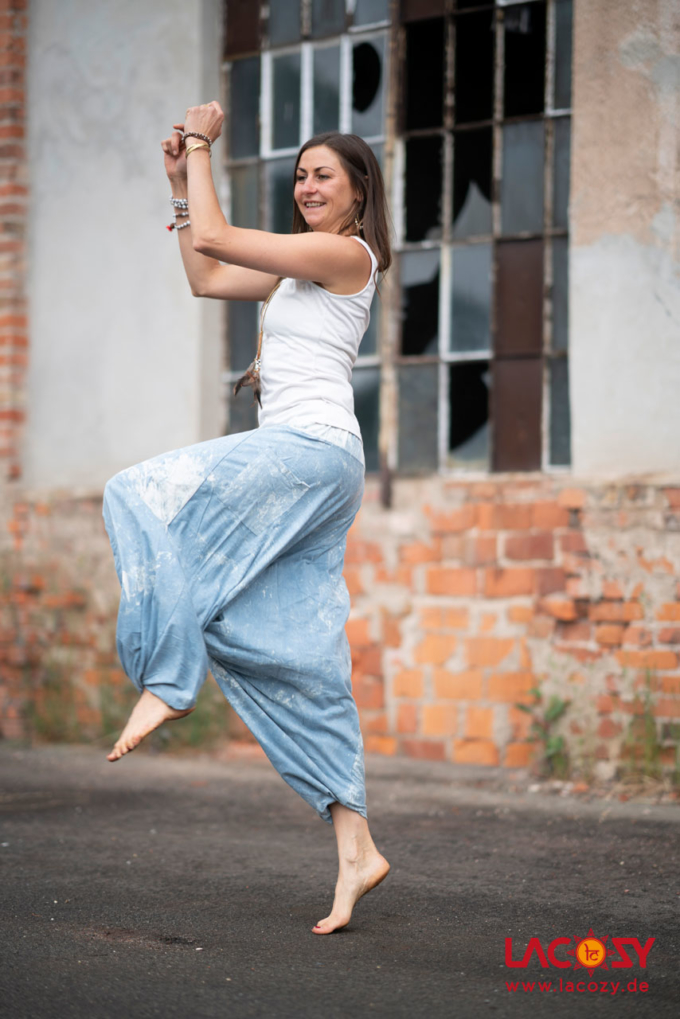 Weiche Haremshose ANI Unisex | Hellblau – Bild 5