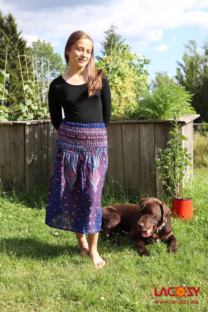 Sommerkleid und Rock mit Federnmuster Blau | Rot – Bild 3