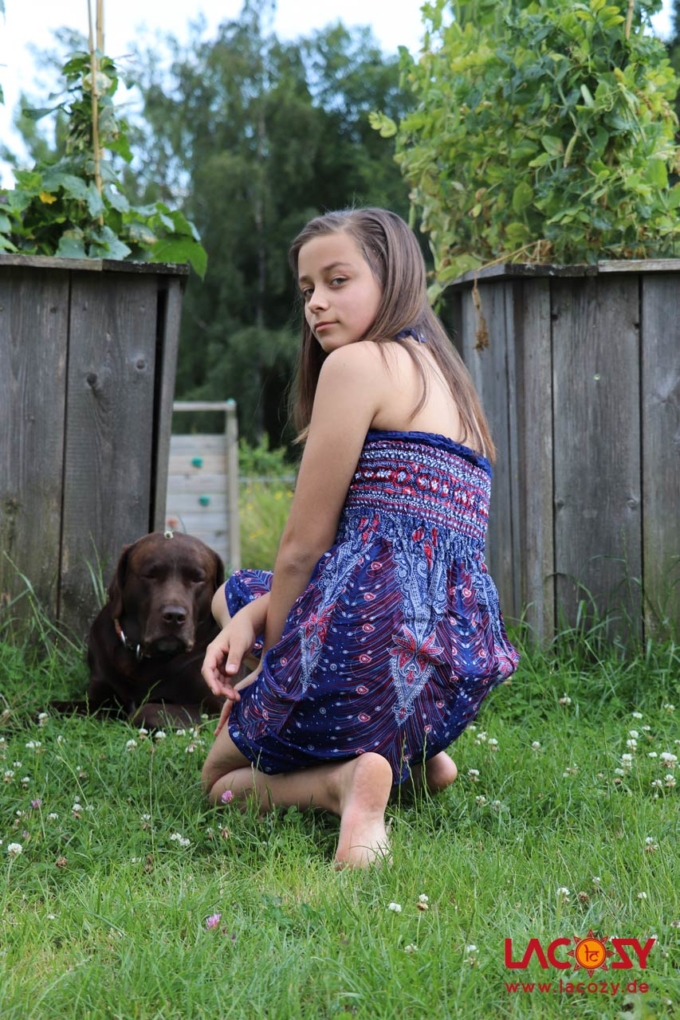 Sommerkleid und Rock mit Federnmuster Blau | Rot – Bild 4