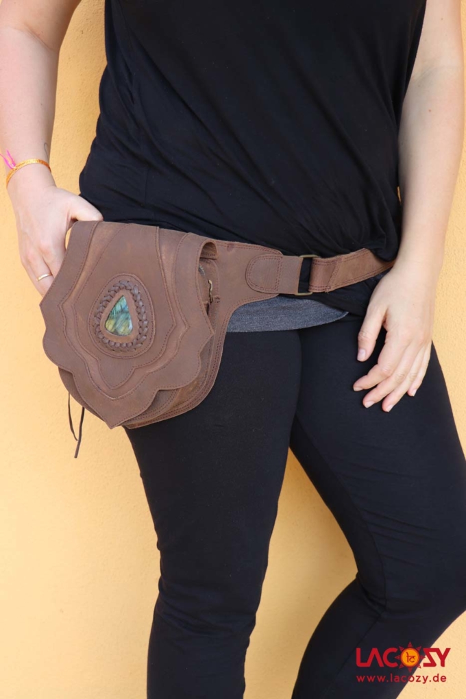 Hüfttasche SHAYA aus Leder mit Labradorit Unisex Braun | Gold