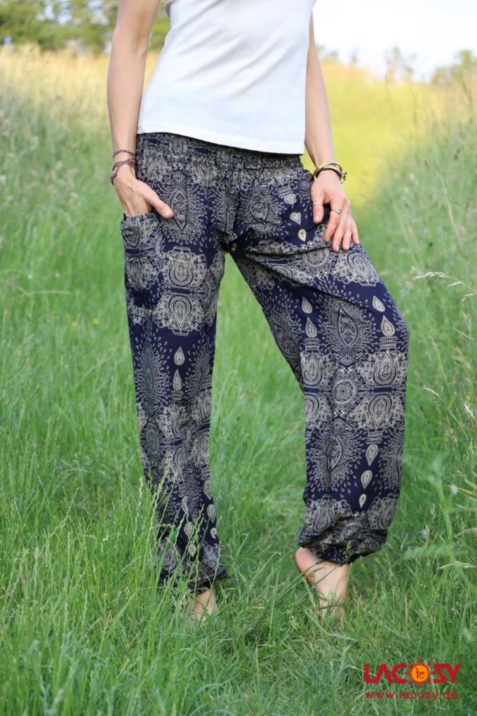 Luftige Pumphose mit Paisley Muster / Dunkelblau