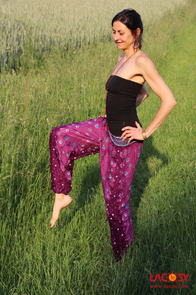 Bequeme Pumphose mit Pfauenmuster Lila Gr. M – Bild 4