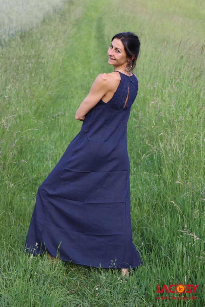 Langes Kleid ROYAI mit Blumenborte Gr. S/M Dunkelblau – Bild 2