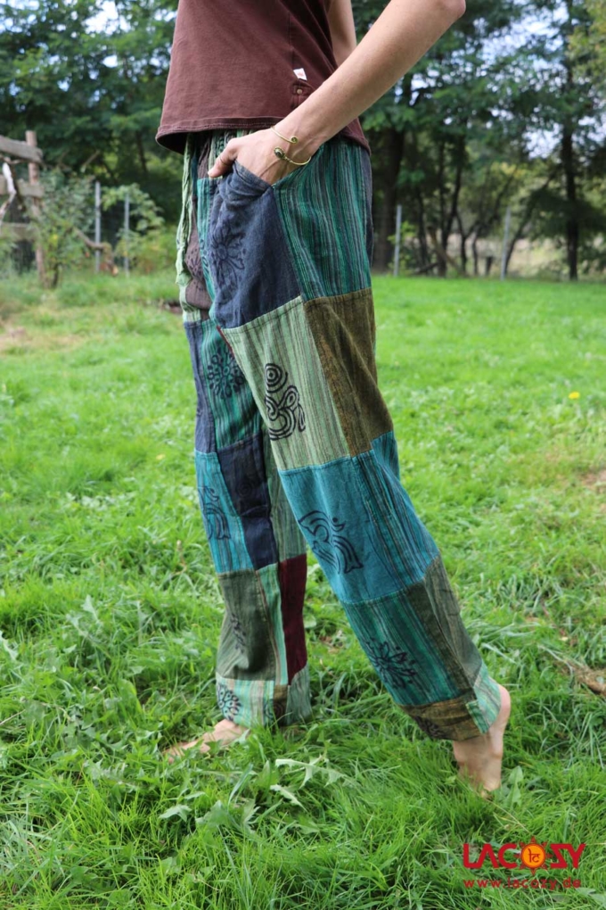 Freizeithose KAYLAH im Patchwork Design mit Blockdruck Grün | Petrol – Bild 3