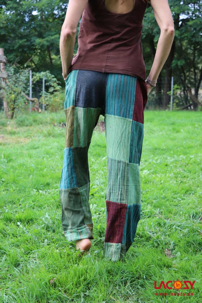 Freizeithose KAYLAH im Patchwork Design mit Blockdruck Grün | Petrol – Bild 4