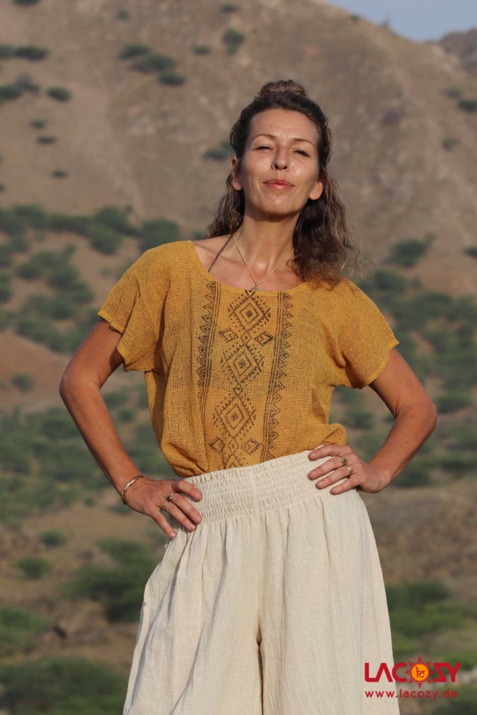 BLISS Shirt mit Blockdruck SENFGELB – Bild 2