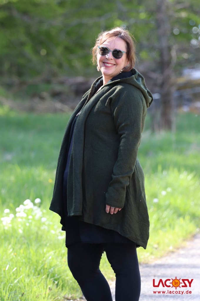 Cardigan Strickjacke SPIRITU | Gruen-Schwarz – Bild 3