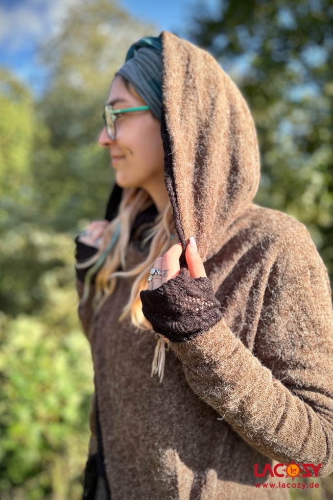 Strickjacke NIMA mit Schalkapuze | Braun - Schwarz – Bild 5