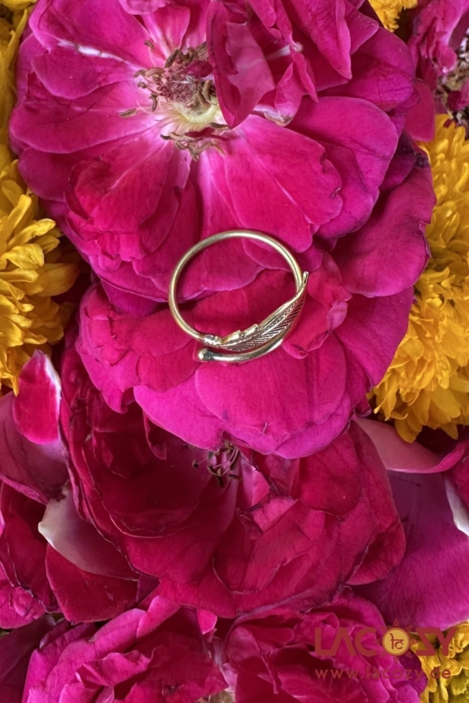 Zarter Ring mit filigraner Feder  | Gold – Bild 3