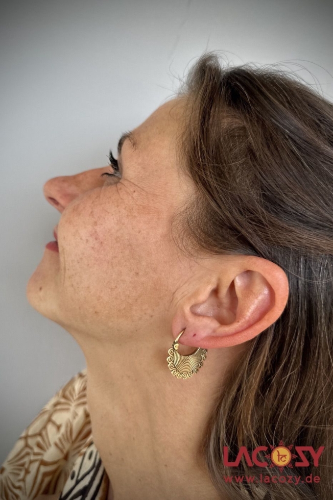 Kleine Tribal Kreolen mit Ornamenten | Gold – Bild 3