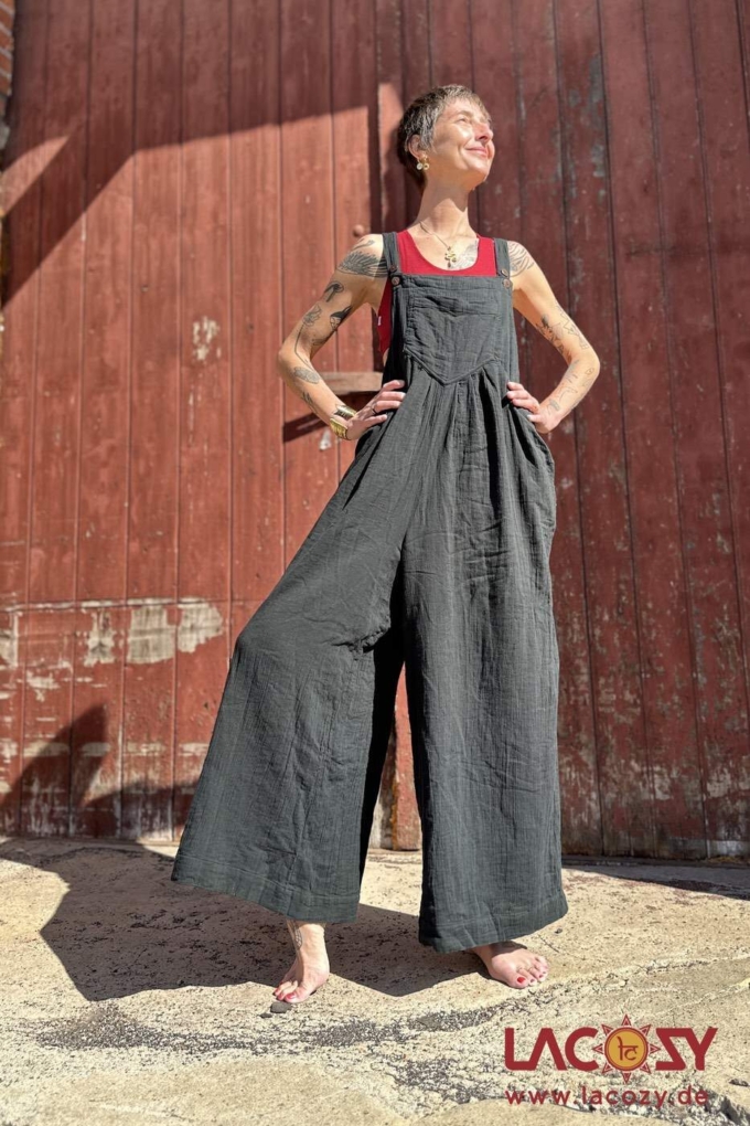 Latzhose ARI mit weitem Bein | SCHWARZ