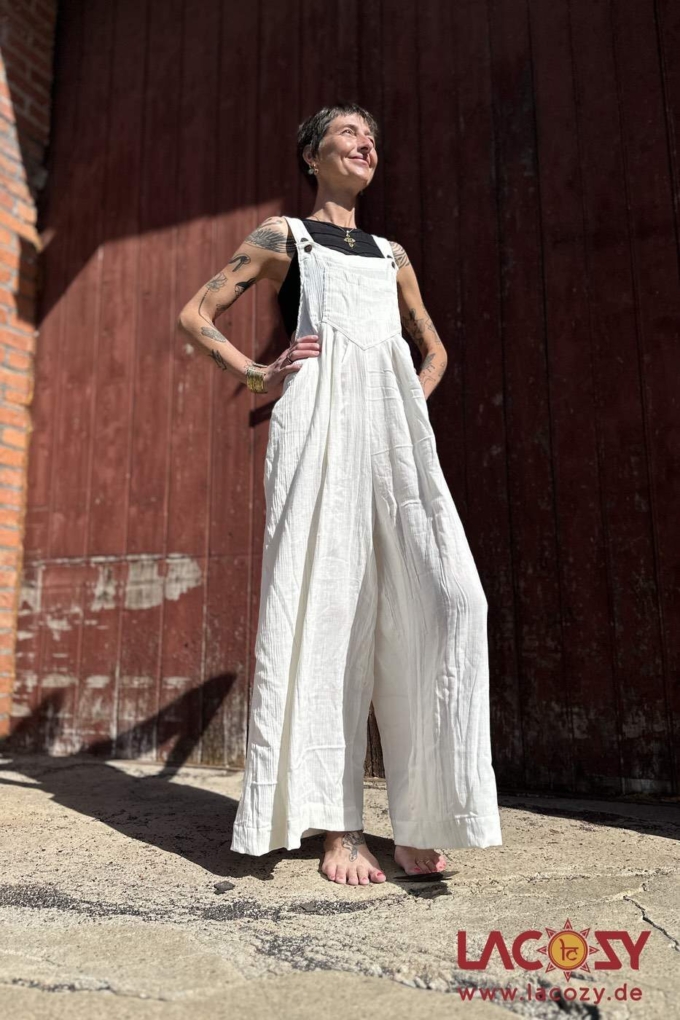 Latzhose ARI mit weitem Bein | WEISS