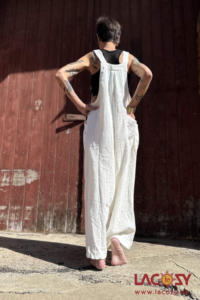 Latzhose ARI mit weitem Bein | WEISS – Bild 4