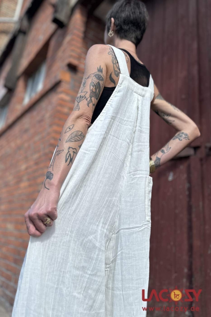 Latzhose ARI mit weitem Bein | WEISS – Bild 5