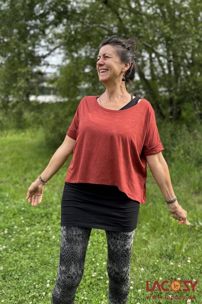 Weiches Basic T-Shirt FIA | Relaxed Yoga Shirt | Rostrot – Bild 4