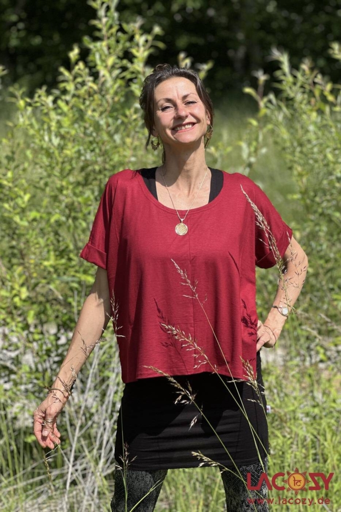 Weiches Basic T-Shirt FIA | Relaxed Yoga Shirt | Weinrot – Bild 5